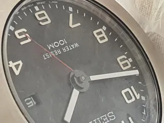 Reloj Seiko Negro y Plateado