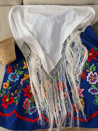 Nuevo.Mantón flecos largos Huertana y