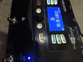 Pedal de efectos para voz y guitarra acústica.