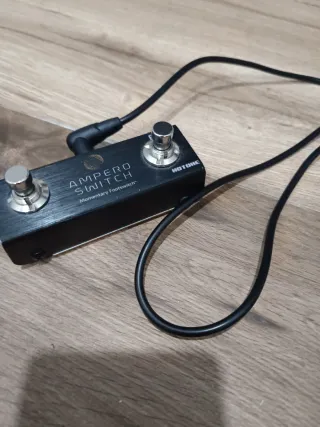 Pedal de efectos para voz y guitarra acústica.