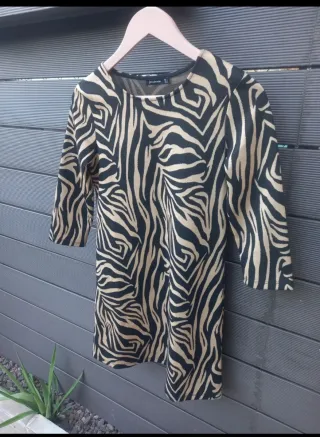 Vestido estampado cebra Stradivarius Talla S