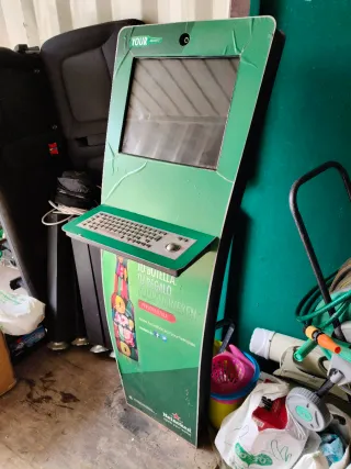 Punto de información táctil ART-S 19'' Heineken