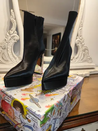 Espectaculares Botines Jeffrey Campbell