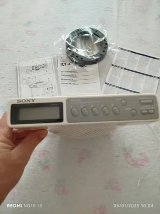 Radio despertador Sony ICF-C