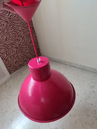 Lámpara colgante metálica roja