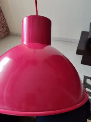 Lámpara colgante metálica roja