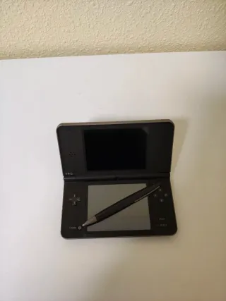 Nintendo DSi XL Negra + Accesorios