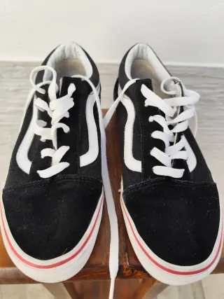 Deportivas Vans Negras y Blancas