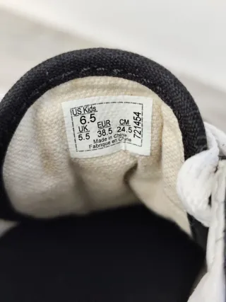 Deportivas Vans Negras y Blancas