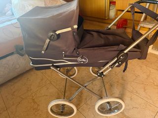 Cochecito de juguete clásico