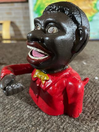 Antigua hucha de hierro