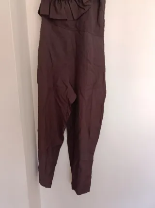 Mono asimétrico volantes marrón zara talla S