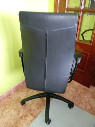 Silla de oficina cuero sintético negra