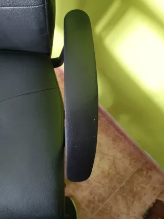 Silla de oficina cuero sintético negra