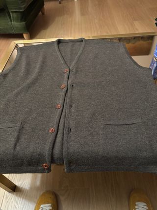 Chaleco de punto marrón oscuro