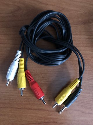 Variedad de conexiones cables sonido, imagen, etc