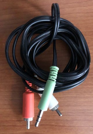 Variedad de conexiones cables sonido, imagen, etc