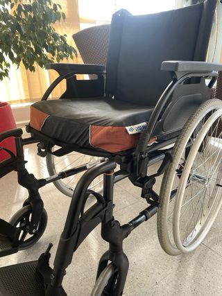 Silla ruedas plegable de acero + cojin antiescaras