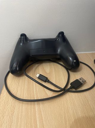 Mando PS4 Negro + Cargador