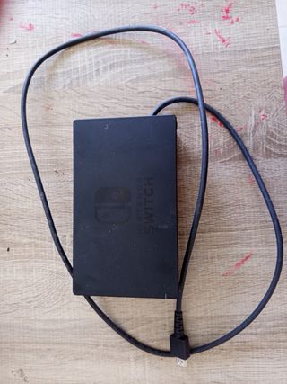 Nintendo Switch poco uso con juegos, funda y caja