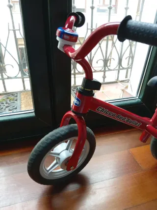 Bicicleta de equilibrio Chicco Roja
