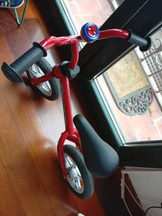 Bicicleta de equilibrio Chicco Roja