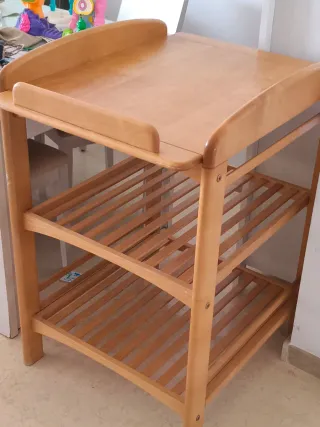 Cambiador para bebe con baldas