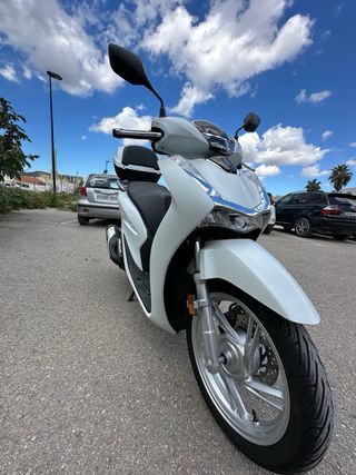 Honda SH 125i Scooter Blanca