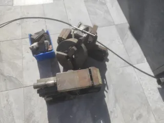 Platos de torno y mordazas de precisión