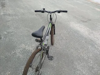 Bicicleta de montaña negra