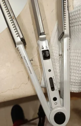 Plancha de pelo Pro Styler cerámica titanio