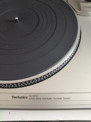 Tocadiscos Technics SL-D212 Tracción directa.