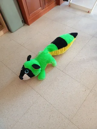 Peluche Mofeta Verde , Negro y amarillo. 50 cm lar