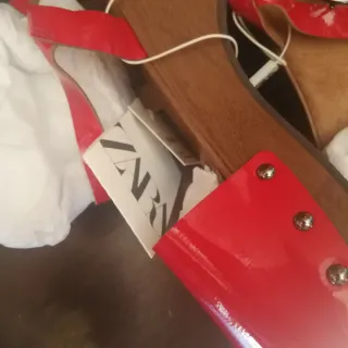 Sandalias rojas charol cuña