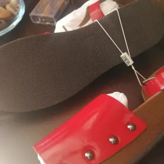 Sandalias rojas charol cuña
