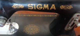 Máquina de coser Sigma A-107-1 vintage, con mueble