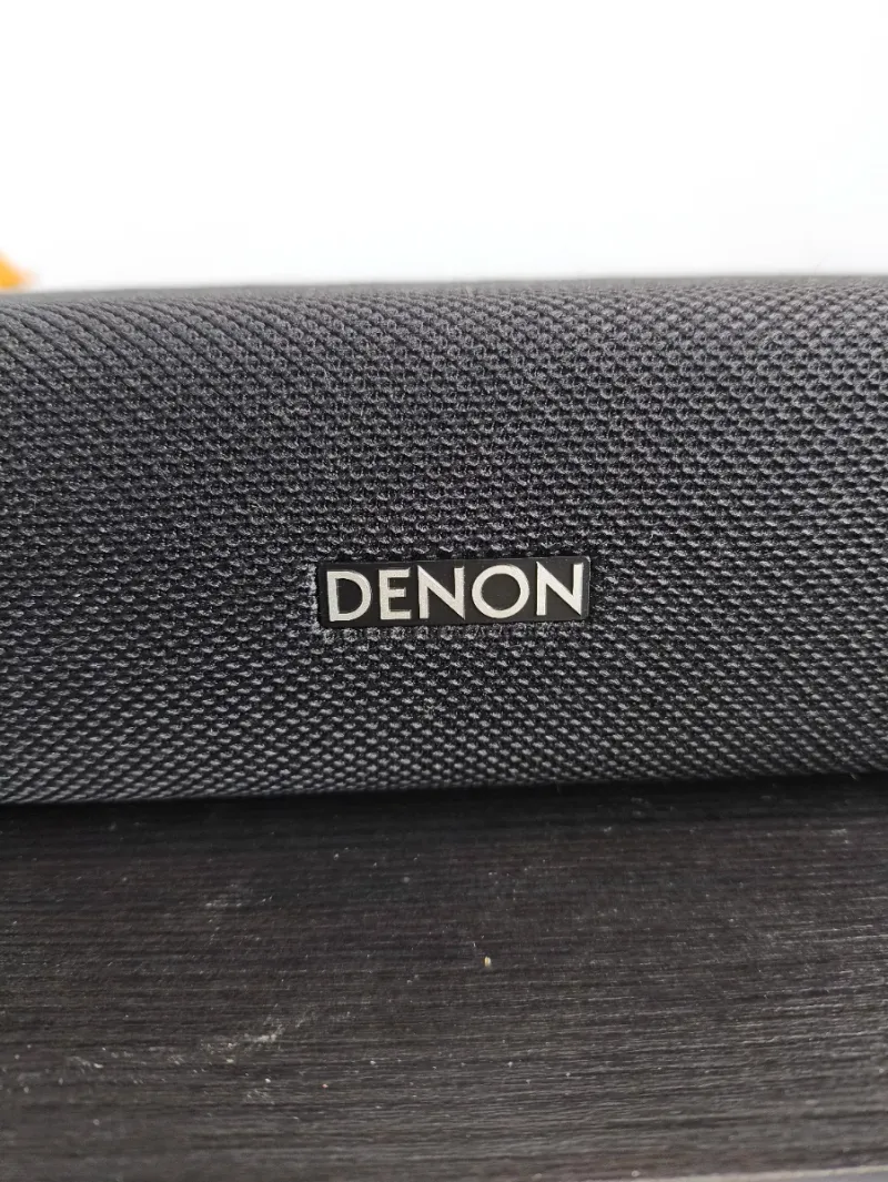 Barra de Sonido Denon DHT-S216 con mando remoto.