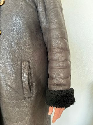 Abrigo largo piel sintética con capucha