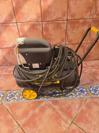 Compresor Stanley Negro y Amarillo