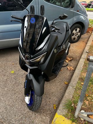 Yamaha NMAX 125cc Negra y azul