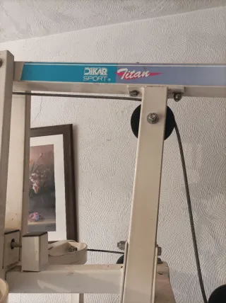 Máquina de musculación en buen estado