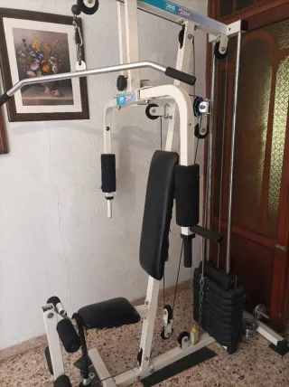 Máquina de musculación en buen estado
