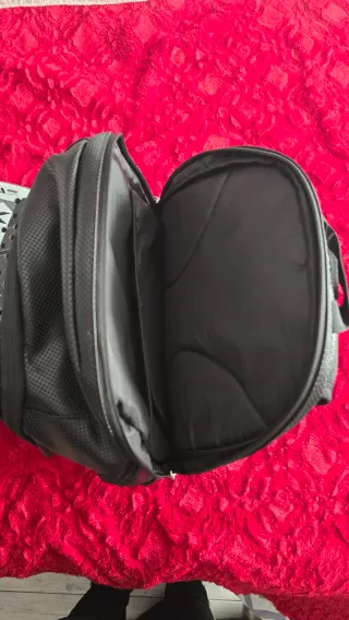 Pala padel Kombat Etna y mochila sin estrenar