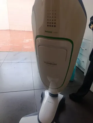 Aspiradora Kobold Vorwerk con bastantes  utensilio