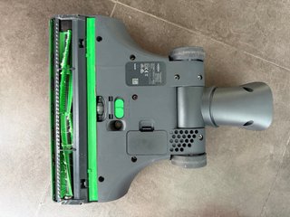 Aspiradora Kobold Vorwerk con bastantes  utensilio