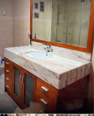 Mueble baño con lavabo y grifo, espejo de regalo