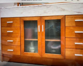 Mueble baño con lavabo y grifo, espejo de regalo