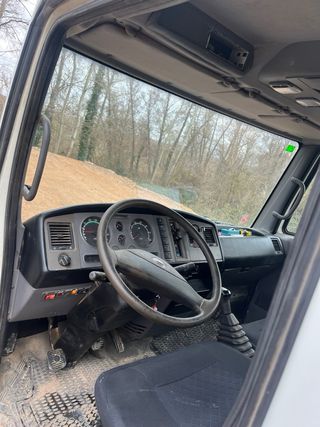 Nissan Atleon basculante (volquete)de 3500 kg