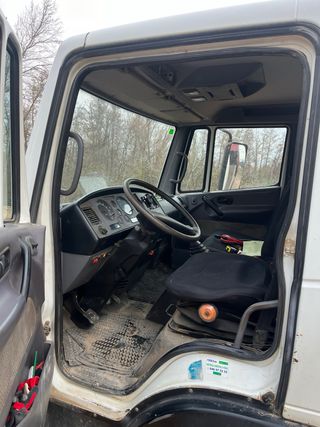 Nissan Atleon basculante (volquete)de 3500 kg