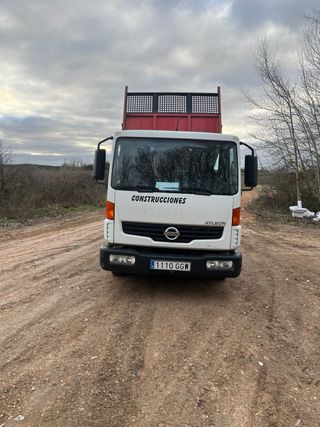 Nissan Atleon basculante (volquete)de 3500 kg
